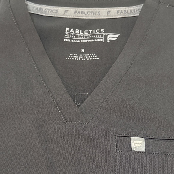FABLETICS SCRUB TOP - Picture 2 of 2